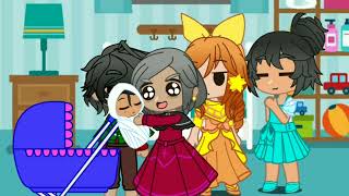 Grandma's here meme (Encanto)