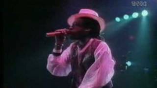 Aswad &quot; Dun&#39;t Turn Around &quot; LIVE