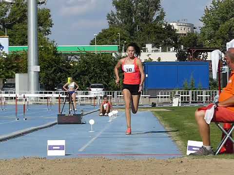 Szilágyi Petra  távolugrása szemből