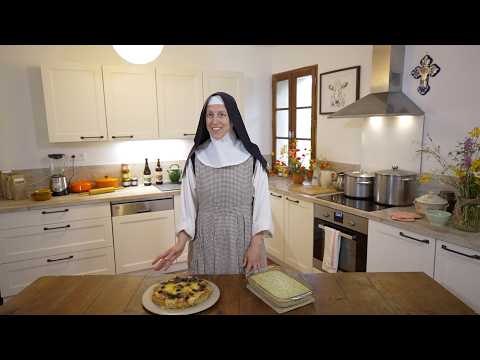 Pizza à pâte au fromage blanc, papeton de courgettes à la crème