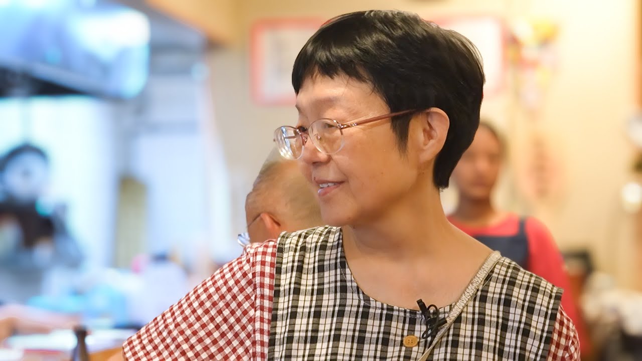 【福岡】娘と夫を亡くした78歳女将が今日も笑顔で店に立つ！創業80年の人情溢れる老舗食堂｜二葉食堂