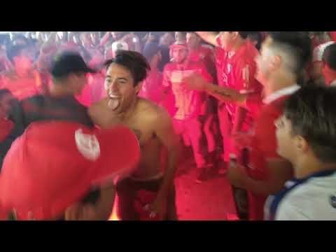 "Soy del barrio de Avellaneda y vivo descontrolado (Previa vs boca)" Barra: La Barra del Rojo • Club: Independiente