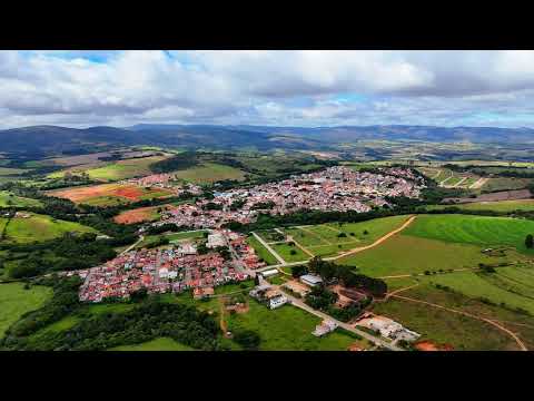 Sobrevoando a cidade de Luminárias - Minas Gerais