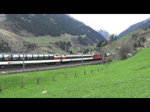 SBB CFF Re 4/4 IN TRANSITO A WASSEN. (CH) 25 - 4 - 2015.