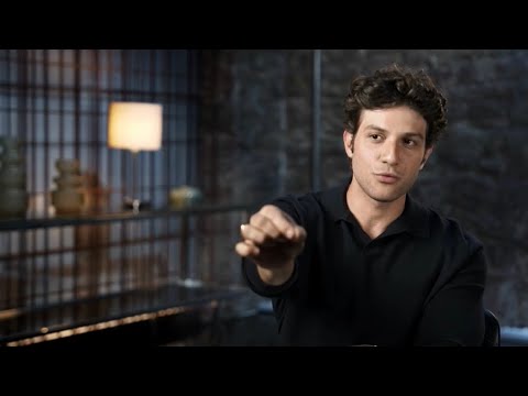 Chay Suede fala de Mavi, seu personagem em #ManiaDeVocê, e conta um pouco sobre a trama da novela