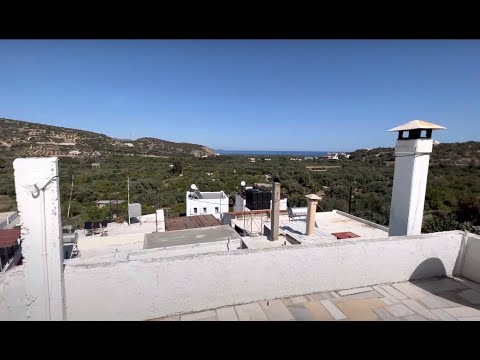 HKH40 - Traditional village home for sale, with roof terrace and sea views.