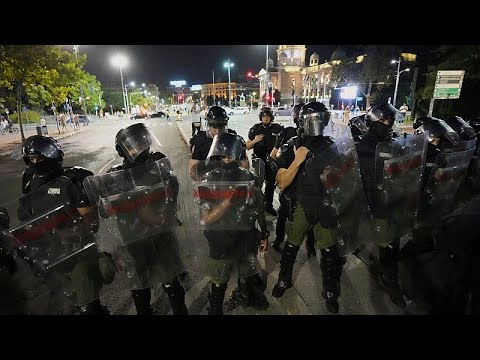 Zweite Nacht der Unruhen: Proteste in Serbien eskalieren