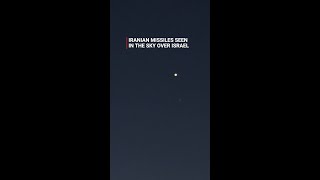 Download lagu Iranian missiles seen in the sky over Israel mp3