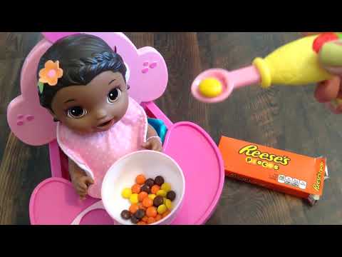 Baby Alive Super Snackin' Lily Doll eats Reese's Pieces Candy for a Snack! Video