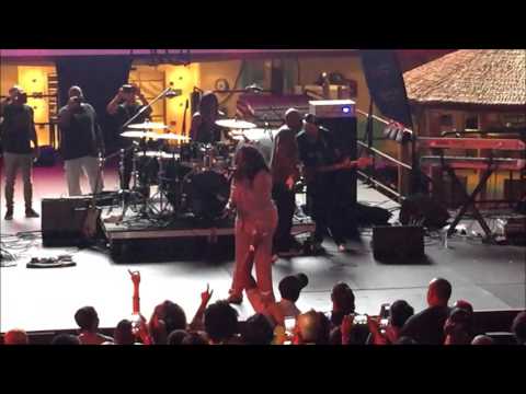 Too Short Brings Out Angie Stone on Stage During Concert