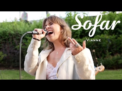 Vianne - Eyes On You | Sofar Sofia