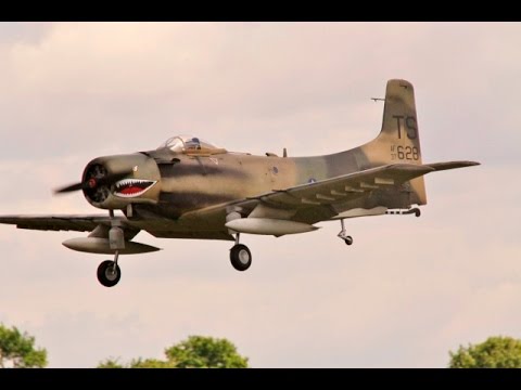 GIANT RC 1/5 SCALE DOUGLAS A-1 SKYRAIDER - DLE 111cc - OZZY AT WILLIS WARBIRDS FIGHTER MEET - 2015