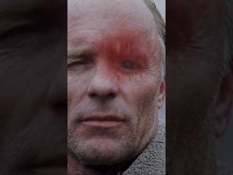 Jude Law uses a Mosin Nagant M91/30 Ed Harris Karabiner 98k. Enemy at the Gates (2001).📽