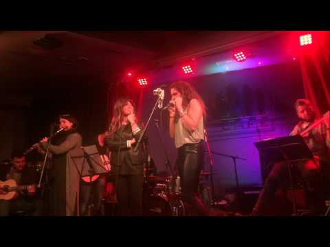 María Peláe y Vanessa Martín