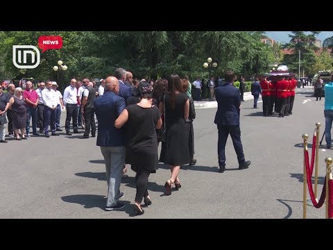 Lamtumirë Luan Hajdaraga! Përcillet në banesën e fundit pas homazheve në Kuvend | IN TV Albania