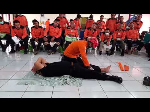 simulasi Cara evakuasi korban kecelakaan patah tulang# Basarnas &Baznas