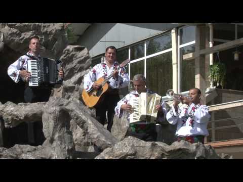 Formaţia FANAX din Paşcani  - "CA LA UŞA CORTULUI" - Album 2012