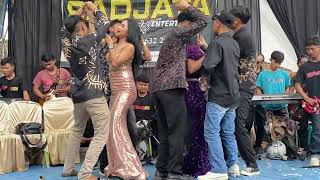 Download lagu Kp ci peutey Cilawu _ gara gara sebotol minuman cover tiara dan anisa libas  mp3