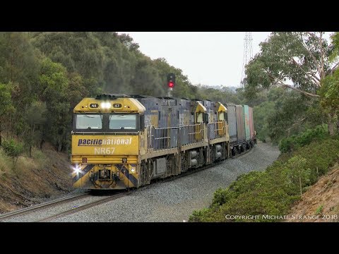 Pacific National MP2 Steel & Container Train - PoathTV Australian Railways