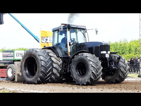 John Deere 7810 "Black Editon" in front of the sledge doing some great Tractor Pulling | DK Pulling