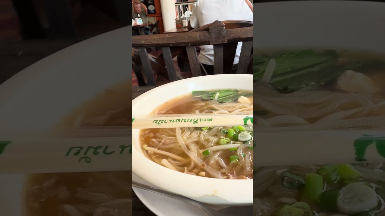 Som tam, noodle soup, Larb Moo