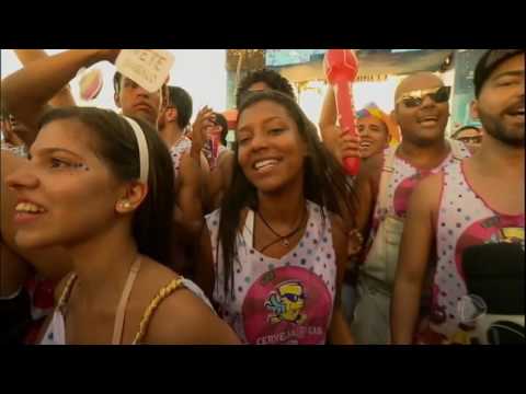 Ivete Sangalo e Bell Marques arrastam multidão sob calor de 40ºC em Salvador