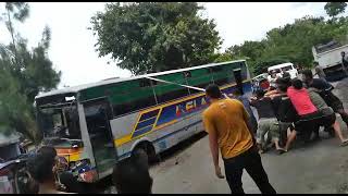 Download lagu Kecelakaan Bus Rela di Jl Solo Purwodadi mp3
