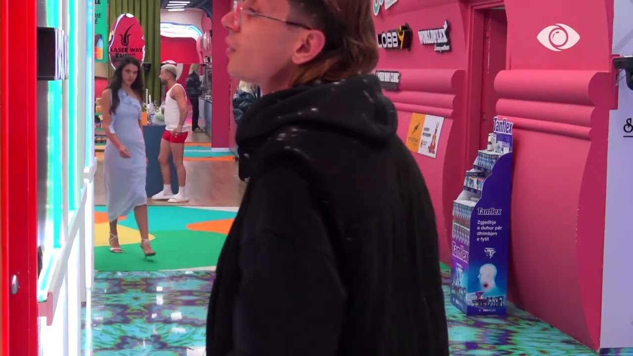 “Thithe më mirë…”/ Kelly debaton me Vserlon: Më trego çfarë duhet të thith unë? O gjatosh…