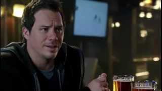 Emma et Neal parlent dans un bar (VO)