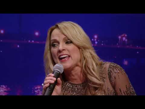 Ray Stevens & Rhonda Vincent - "Just A Closer Walk With Thee" (Live on CabaRay Nashville)