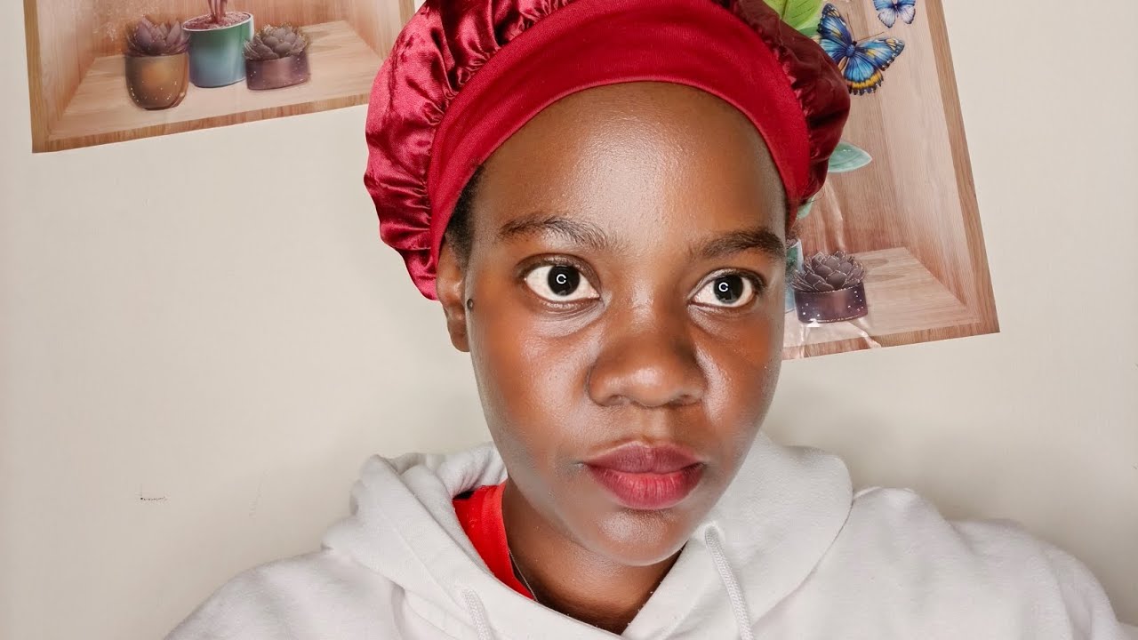 Omukazi bwosikina bwoti nga bakuzina kyongera ku buwoomi bwe mana