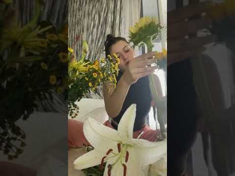 🌸Hansika motwani 🌸- she make  love with flowers ❤♥️