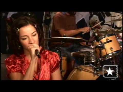 Karina Buhr em "Mira ira" no Estúdio Showlivre 2009