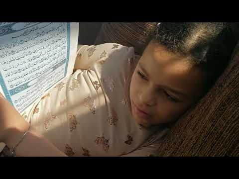 Talia lendo o Alcorão em 6 de maio de 2023