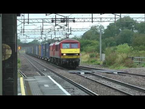 90029+028'sb Mossend Daventry mixed containers throu P2'Acton Bridge 14'8'19