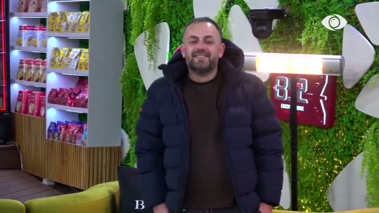 I mbuluar me pelerinë, Seno prezanton personazhin special në podkastin me Ilirin