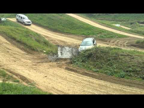 Volvo XC70 D5 AWD climbs up