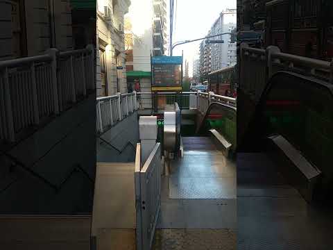 ENTRADA SALIDA ESTACIÓN PUÁN SUBTE A #turismobuenosaires #travel #viapublica #buenosaires