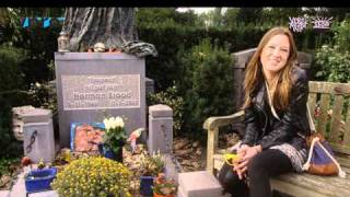 Lola Brood over Herman Brood bij zijn graf