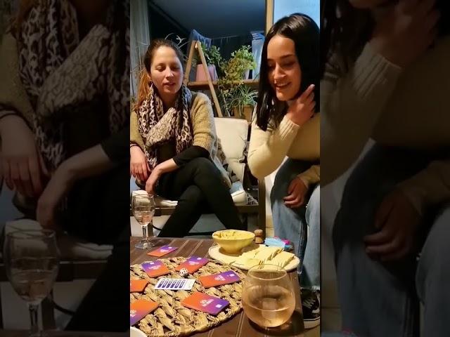 Vídeo relacionado con Friends are Human | 140 tarjetas de conversación para ayudar a profundizar las relaciones con amigos | Juego de cartas para vinculación y comunicación | Terapia para adultos | de The Makers of Parents