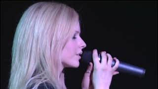 Avril Lavigne - Fall To Pieces (Live at Budokan Japan 2005)