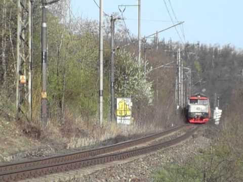 749 008 na čele os 9055 - Praha Michle průjezd - 10.4.2011.