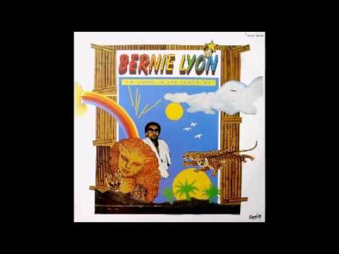 BERNIE LYON / M JUNIOR ROOTS -  AL: DIVULGANDO O BOM DO REGGAE