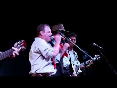 SOU BONITO E DANÇO BEM