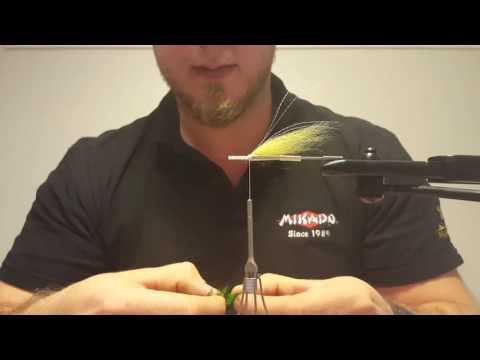 Yksinkertaisen putkiperhon sitominen.