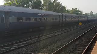 preview picture of video '16345 Netravati Express Entering Kankavli Station : Kokan Railways'