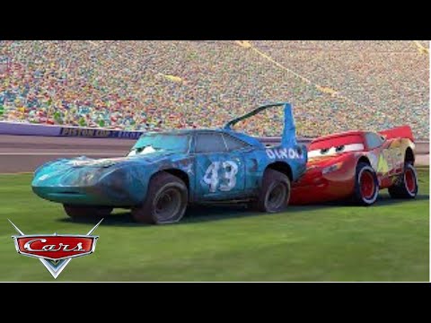 😎 McQueen aiuta il Re | Pixar Cars | @DisneyJuniorIT