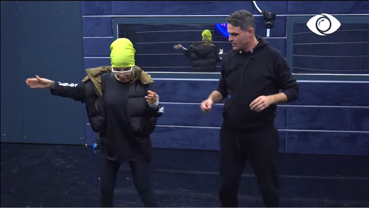 Valbona dhe Maestro bëjnë prova dhe këndojnë