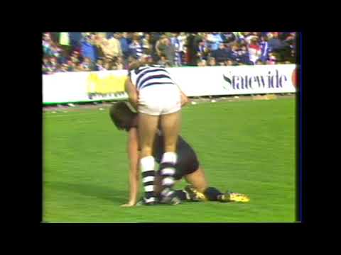 Wayne Johnston gives Kevin Ablett a pat on the head - 1985 Round 4