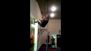 preview picture of video 'Rope cllimbing for combat conditoining.3gp'